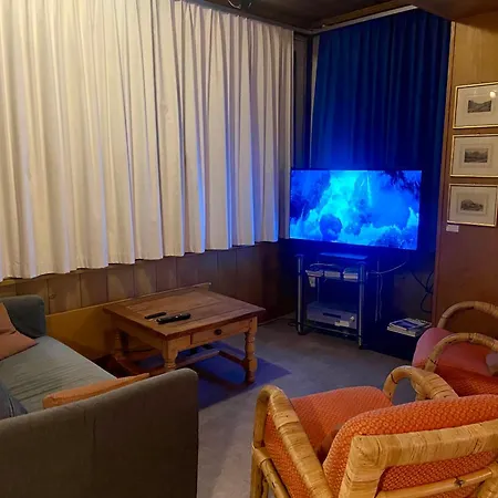 Parterre-wohnung Im Zentrum * Gstaad